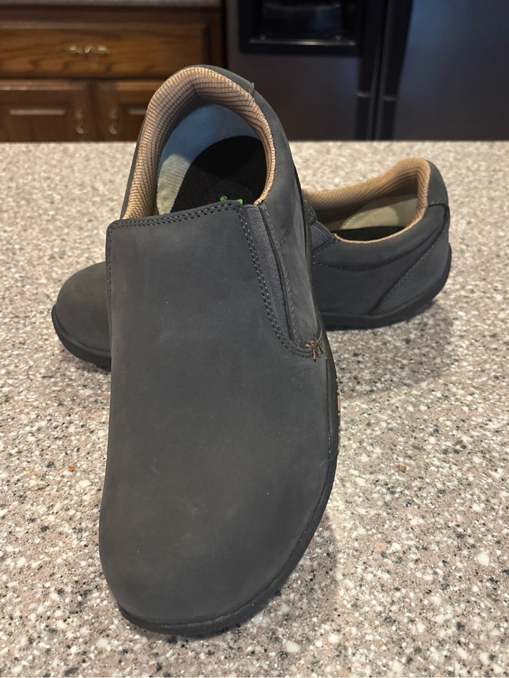 Kuru Kivi Women’s 9W Gray/Tan Slip-0n Walking Shoes